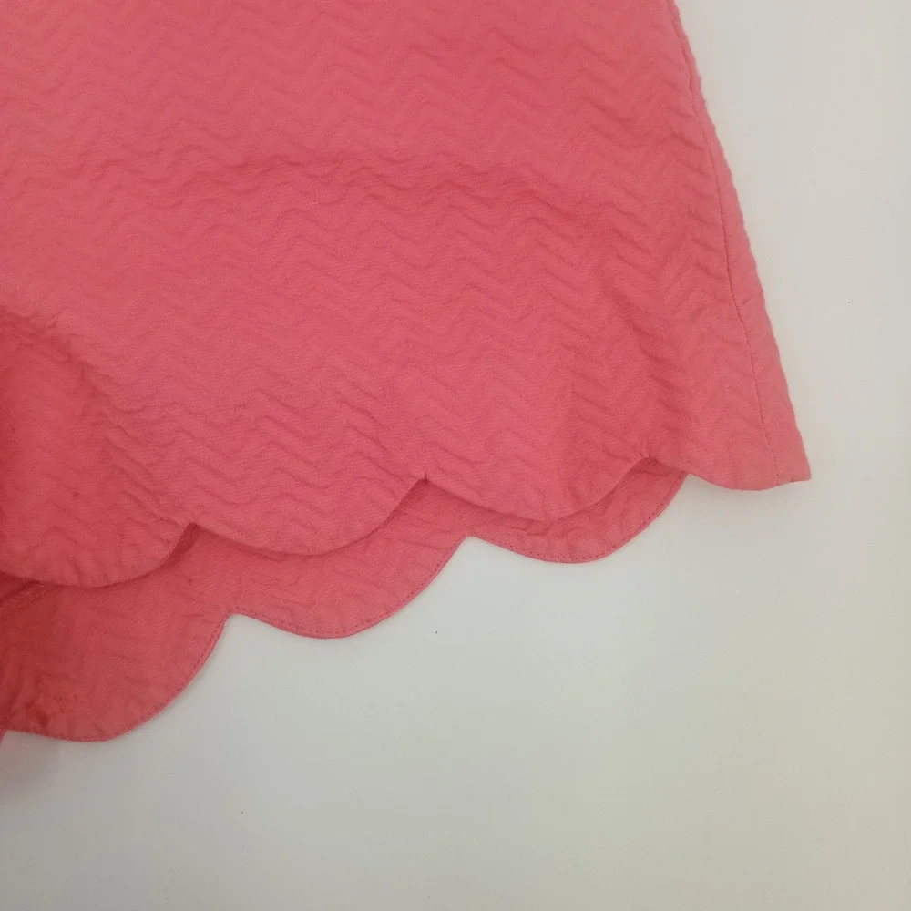 Crown & Ivy Pink Scalloped Hem Chevron Textured Shorts Womens Size 6 Coral‎